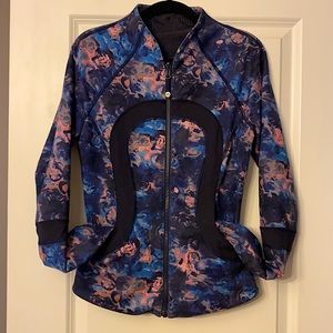 Rare floral Lululemon zip up 🌺